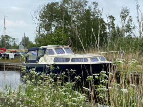 Boat Allemansfreon bijzondere B&B- niet om mee te varen - read host profile-lees hostprofiel